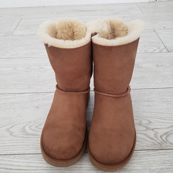UGG CHESTNUT BAILEY BOW SHEEPSKIN BOOTS, WOMEN US 6 - Picture 5 of 9